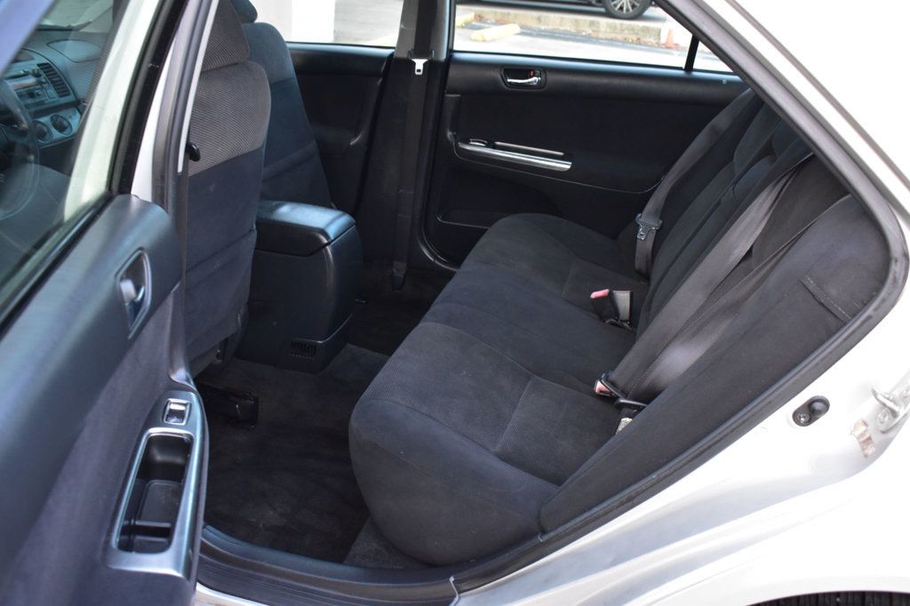 2002 Toyota Camry 4dr Sedan LE Automatic - 22956294 - 17