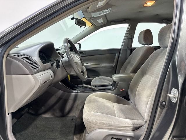 2002 Toyota Camry 4dr Sedan LE V6 Automatic - 23070643 - 10