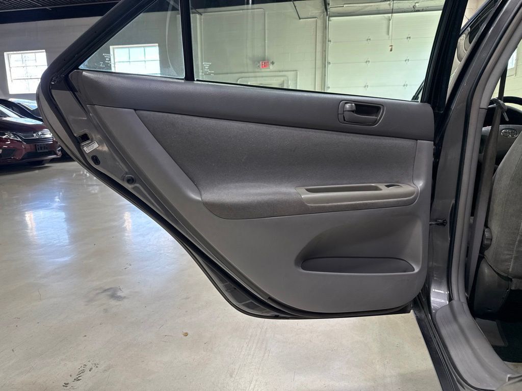 2002 Toyota Camry 4dr Sedan LE V6 Automatic - 23070643 - 17