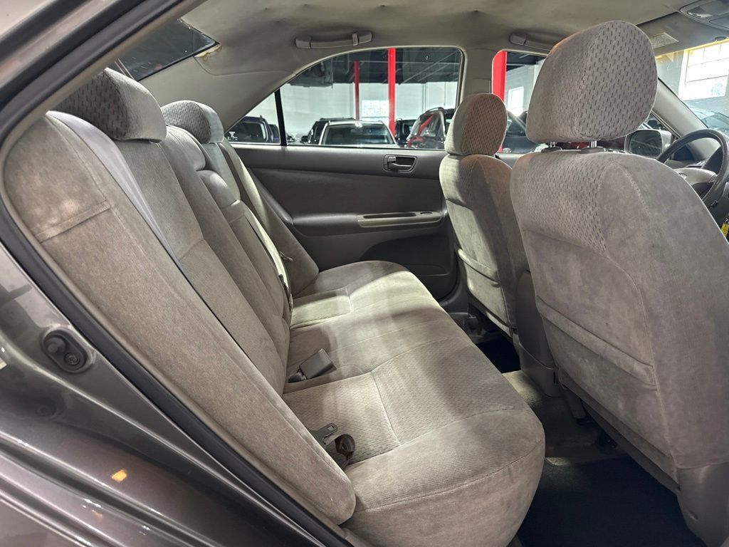 2002 Toyota Camry 4dr Sedan LE V6 Automatic - 23070643 - 18