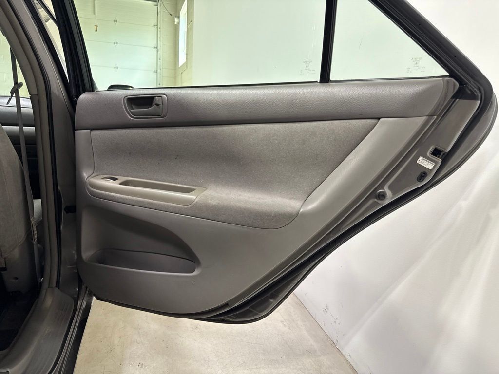 2002 Toyota Camry 4dr Sedan LE V6 Automatic - 23070643 - 19