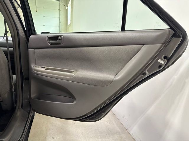 2002 Toyota Camry 4dr Sedan LE V6 Automatic - 23070643 - 19