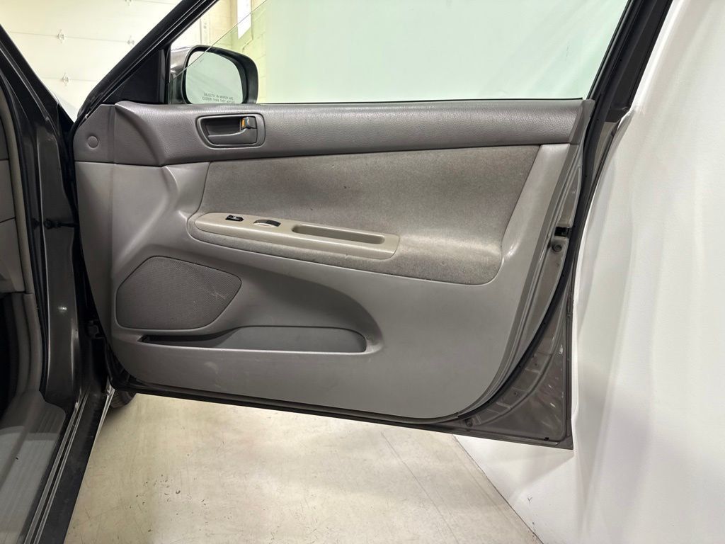 2002 Toyota Camry 4dr Sedan LE V6 Automatic - 23070643 - 21