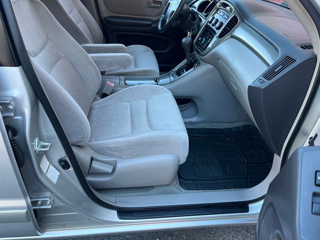2002 Toyota Highlander GREAT VALUE AWD - 22927582 - 32