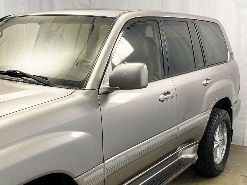 2002 Toyota Land Cruiser VX photo 2