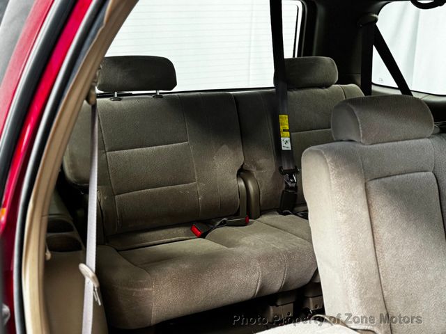 2002 Toyota Sequoia 4dr SR5 4WD - 23033950 - 16