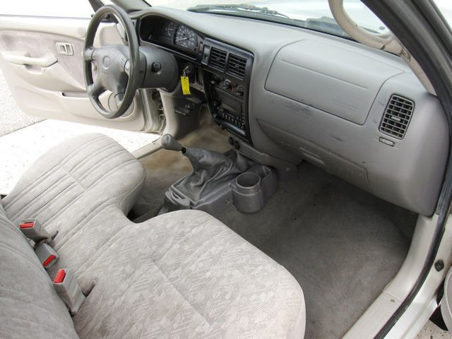 2002 Toyota Tacoma Reg Cab Manual - 23052010 - 23