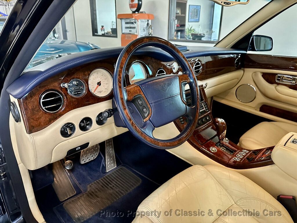 Bentley Arnage photo 11