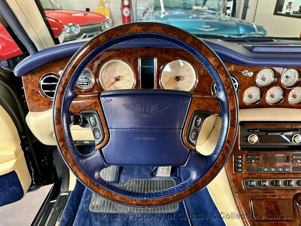 Bentley Arnage photo 17