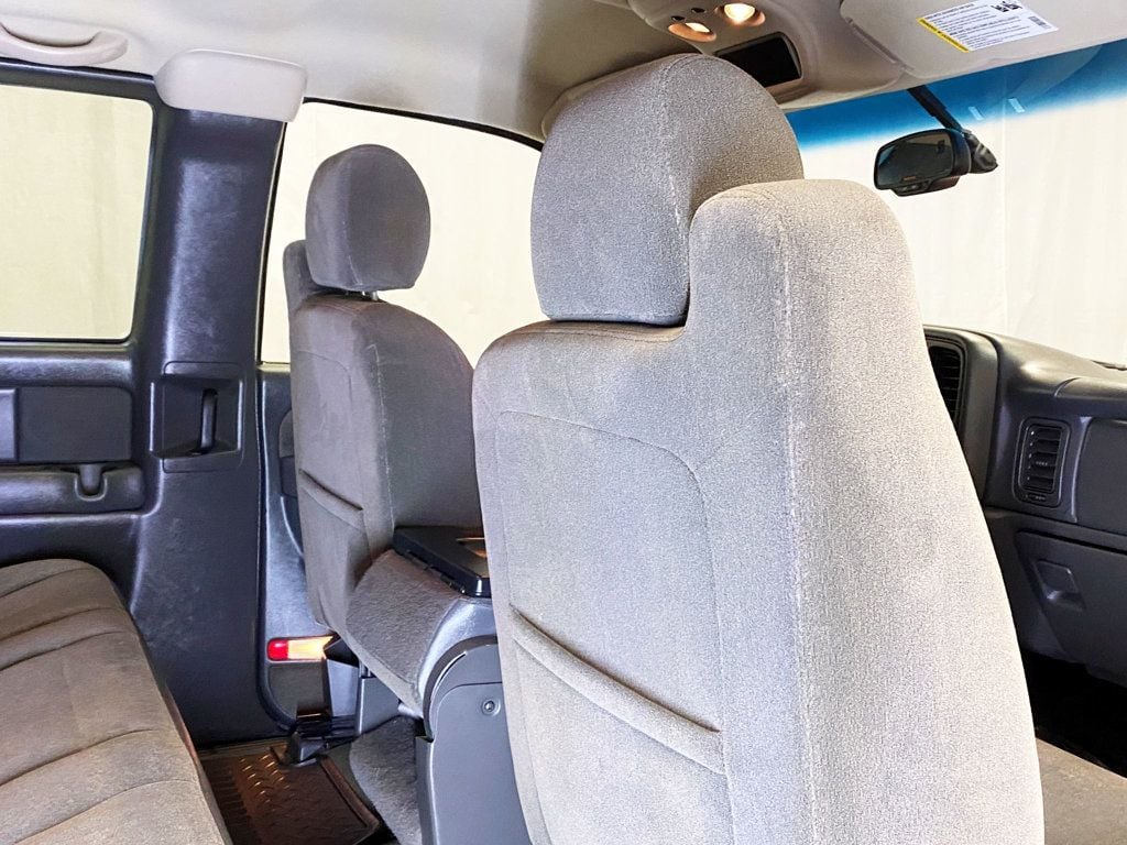 2003 Chevrolet Silverado 1500 Ext Cab 143.5" WB 4WD LS - 22983274 - 40