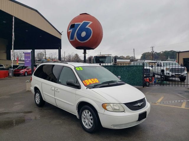 2003 Chrysler Town & Country EX photo 2