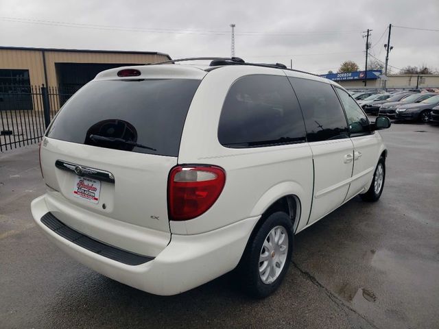 2003 Chrysler Town & Country EX photo 7