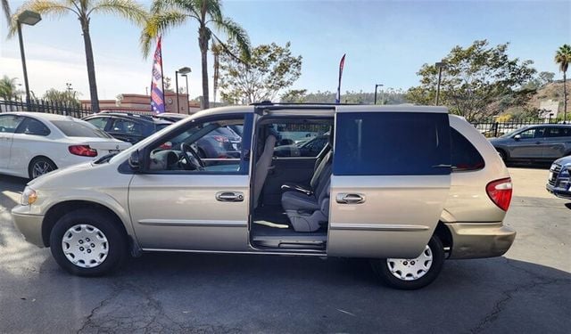 2003 Chrysler Town & Country 4dr FWD - 22666310 - 10