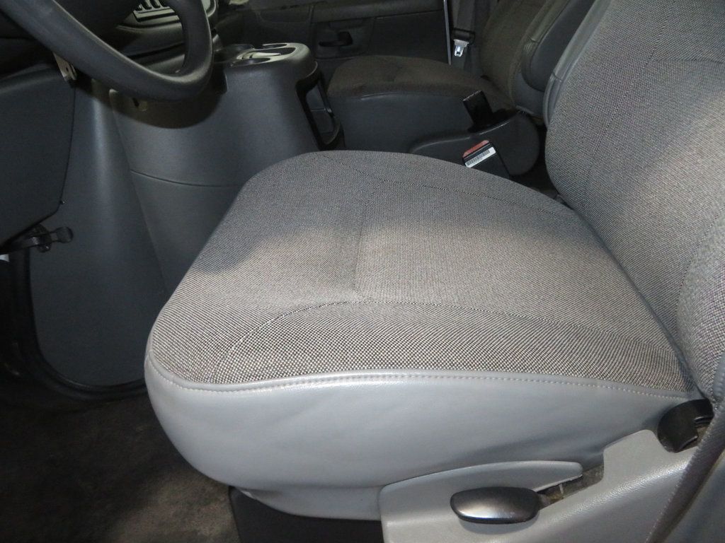 2003 Ford Econoline Wagon ECONOLINE E350 SUPER DUTY 1OWNER AZ 12 PASSENGER VAN LOW MILES  - 22920281 - 18