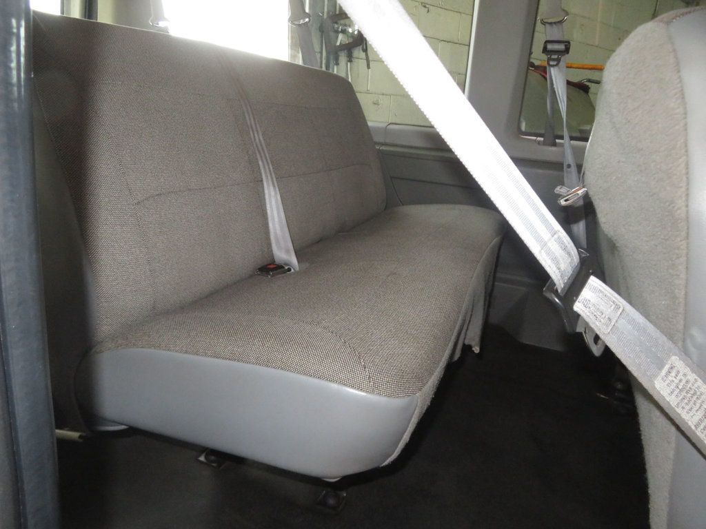 2003 Ford Econoline Wagon ECONOLINE E350 SUPER DUTY 1OWNER AZ 12 PASSENGER VAN LOW MILES  - 22920281 - 22