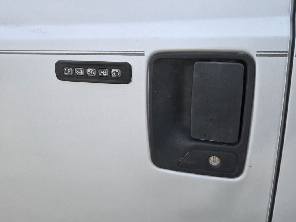 2003 Ford Excursion 137" WB 6.0L XLT - 23021436 - 35