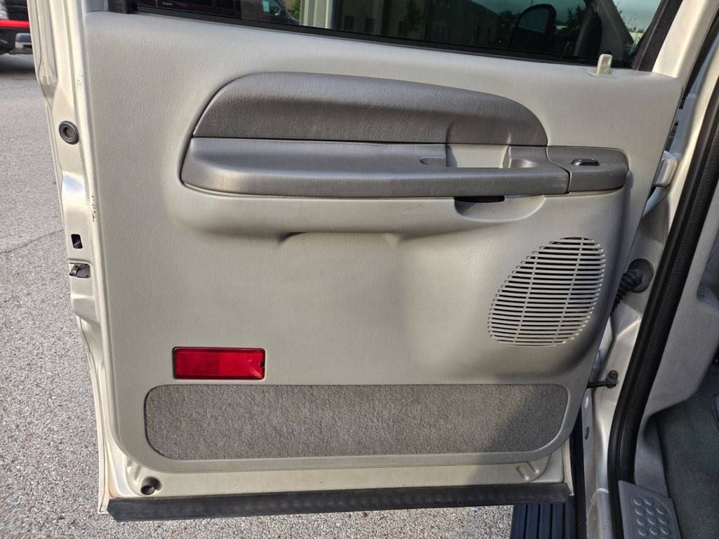 2003 Ford Excursion 137" WB 6.0L XLT - 23021436 - 73
