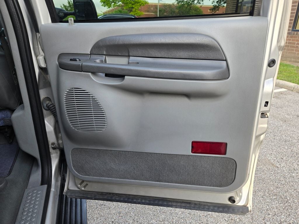 2003 Ford Excursion 137" WB 6.0L XLT - 23021436 - 95