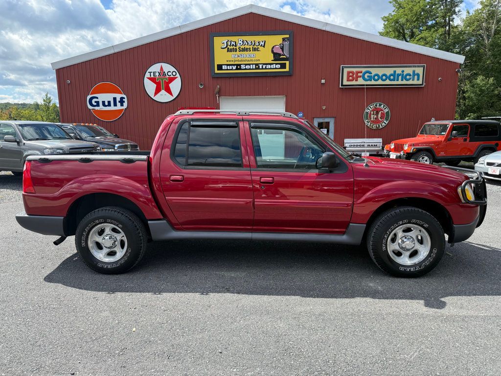 2003 Ford Explorer Sport Trac XLT photo 2