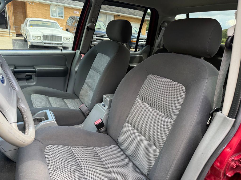 2003 Ford Explorer Sport Trac XLT photo 20
