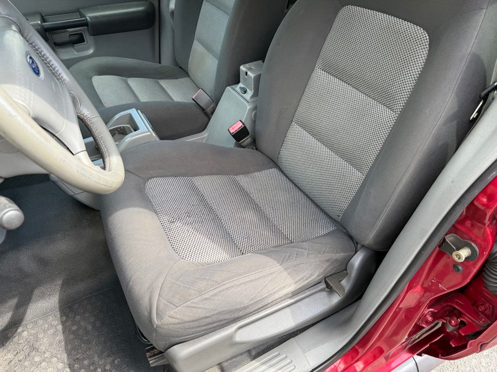 2003 Ford Explorer Sport Trac XLT photo 21