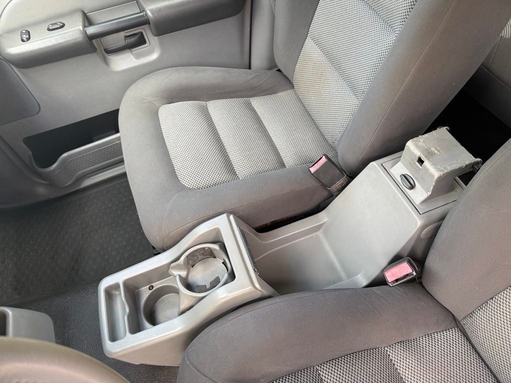 2003 Ford Explorer Sport Trac XLT photo 28