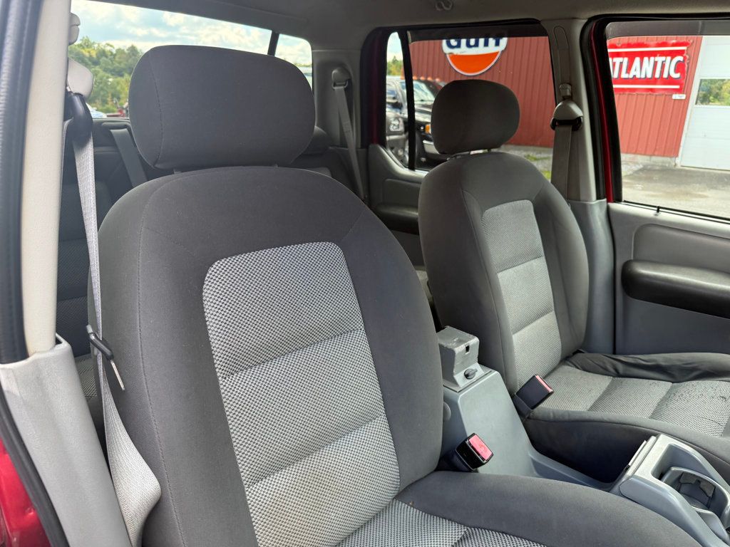 2003 Ford Explorer Sport Trac XLT photo 44