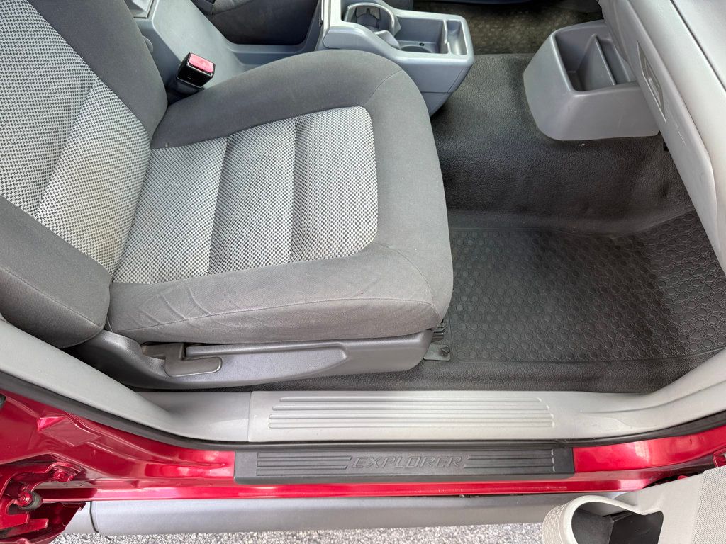 2003 Ford Explorer Sport Trac XLT photo 46