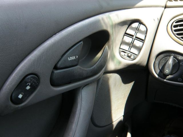 2003 Ford Focus SE Comfort w/ Zetec - 22891524 - 8