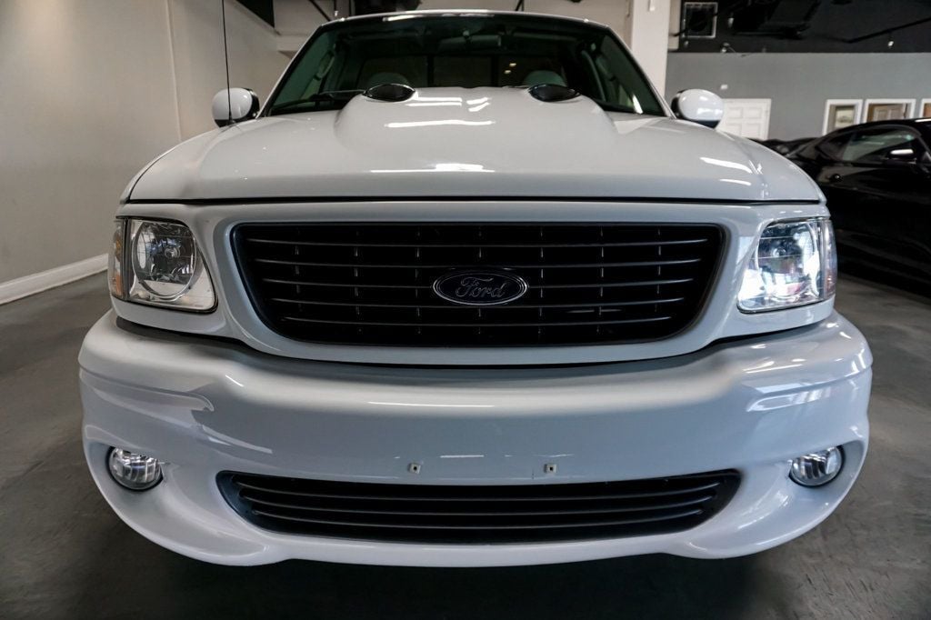 2003 Ford F-150 SVT Lightning photo 12