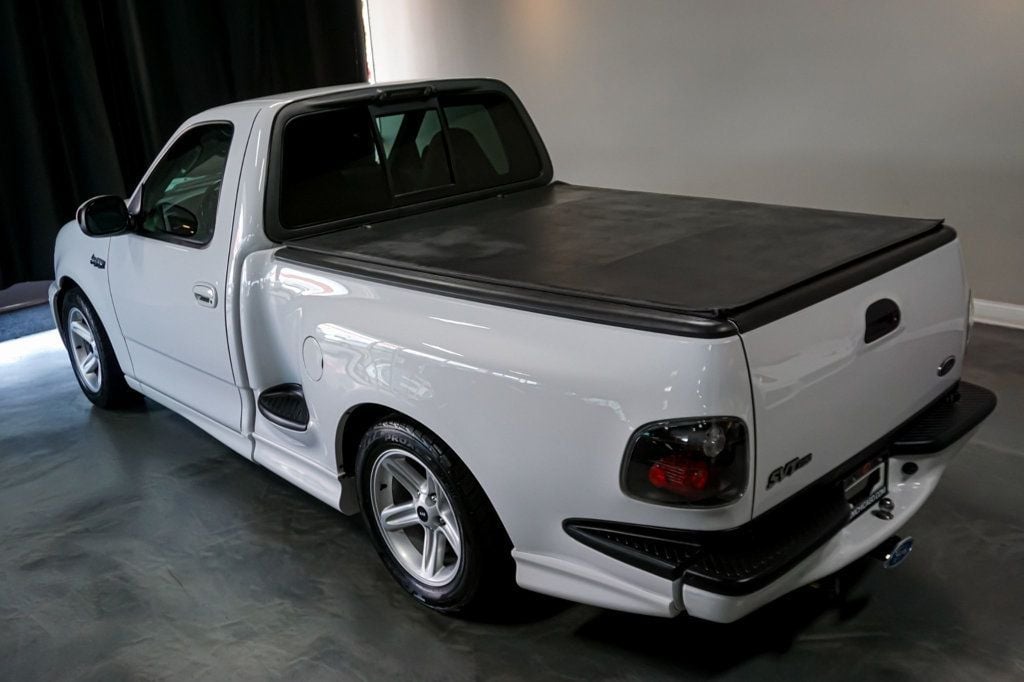 2003 Ford F-150 SVT Lightning photo 22