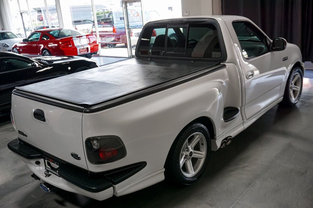 2003 Ford F-150 SVT Lightning photo 26