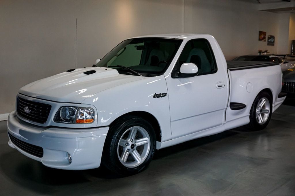 2003 Ford F-150 SVT Lightning photo 3