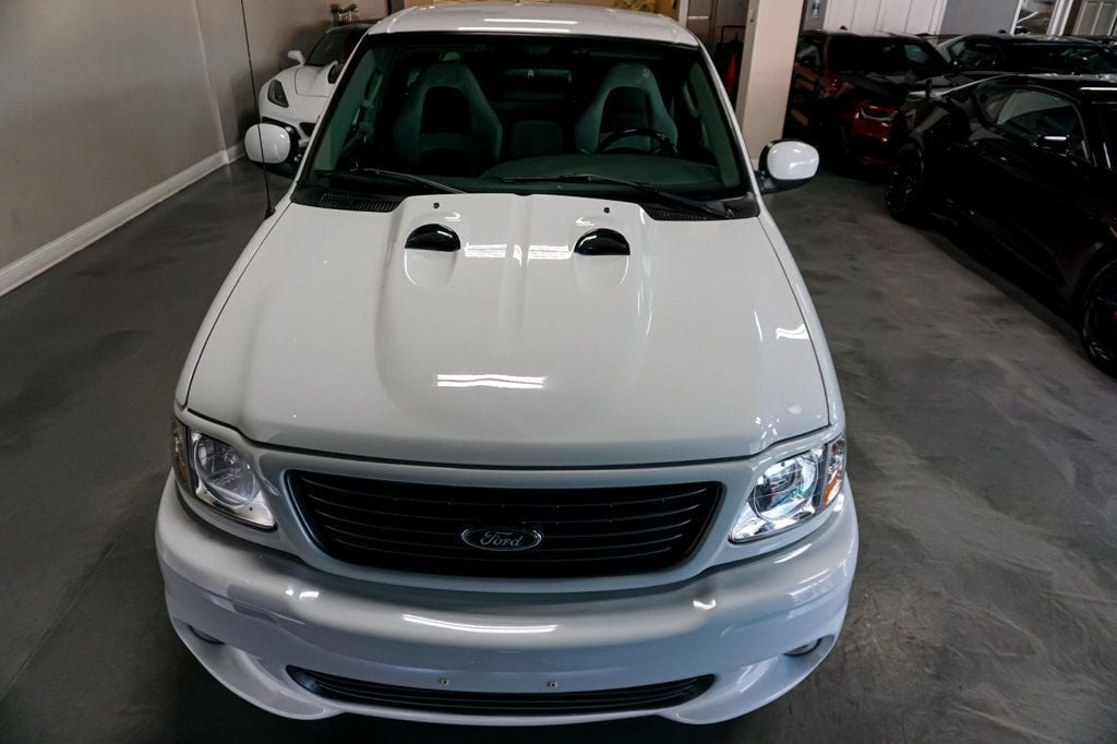 2003 Ford F-150 SVT Lightning photo 36