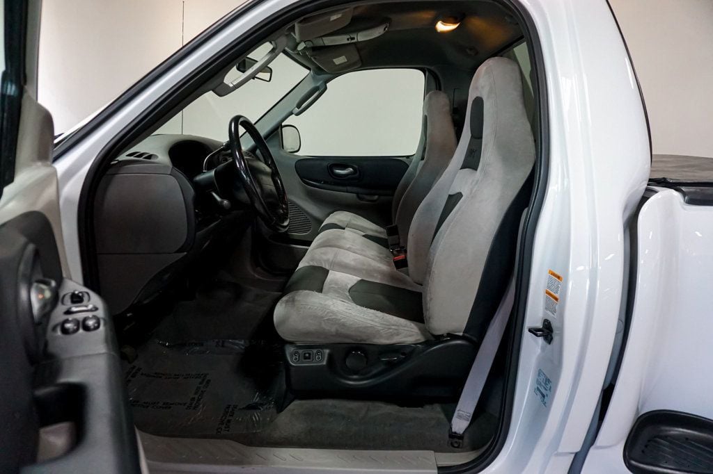 2003 Ford F-150 SVT Lightning photo 8