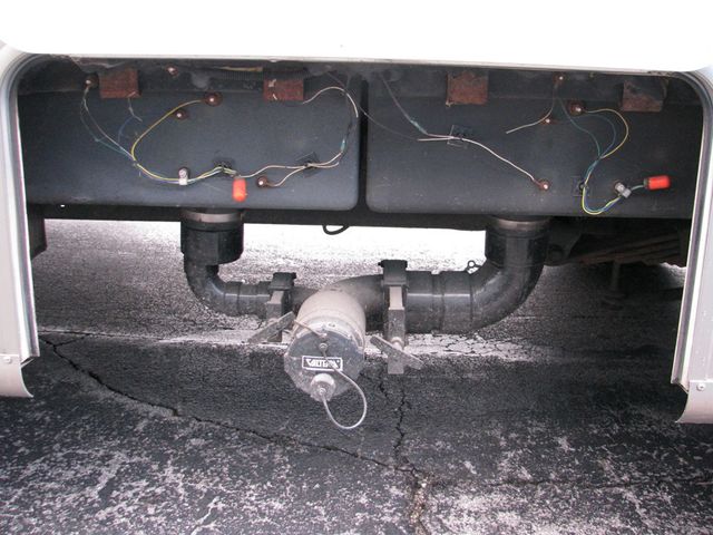 2003 Ford Gulf Stream Gulf Stream Generator Slideout Fully Self Contained - 22940918 - 12