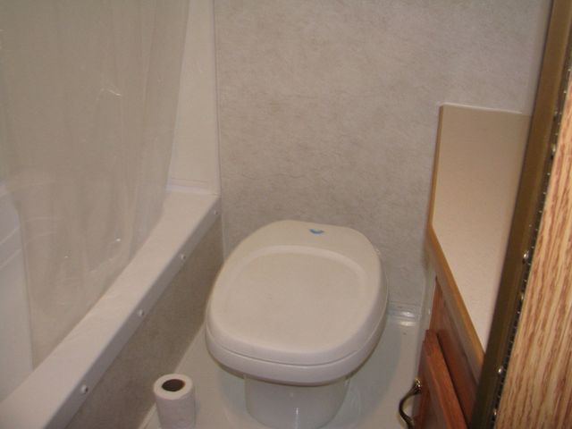 2003 Ford Gulf Stream Gulf Stream Generator Slideout Fully Self Contained - 22940918 - 38