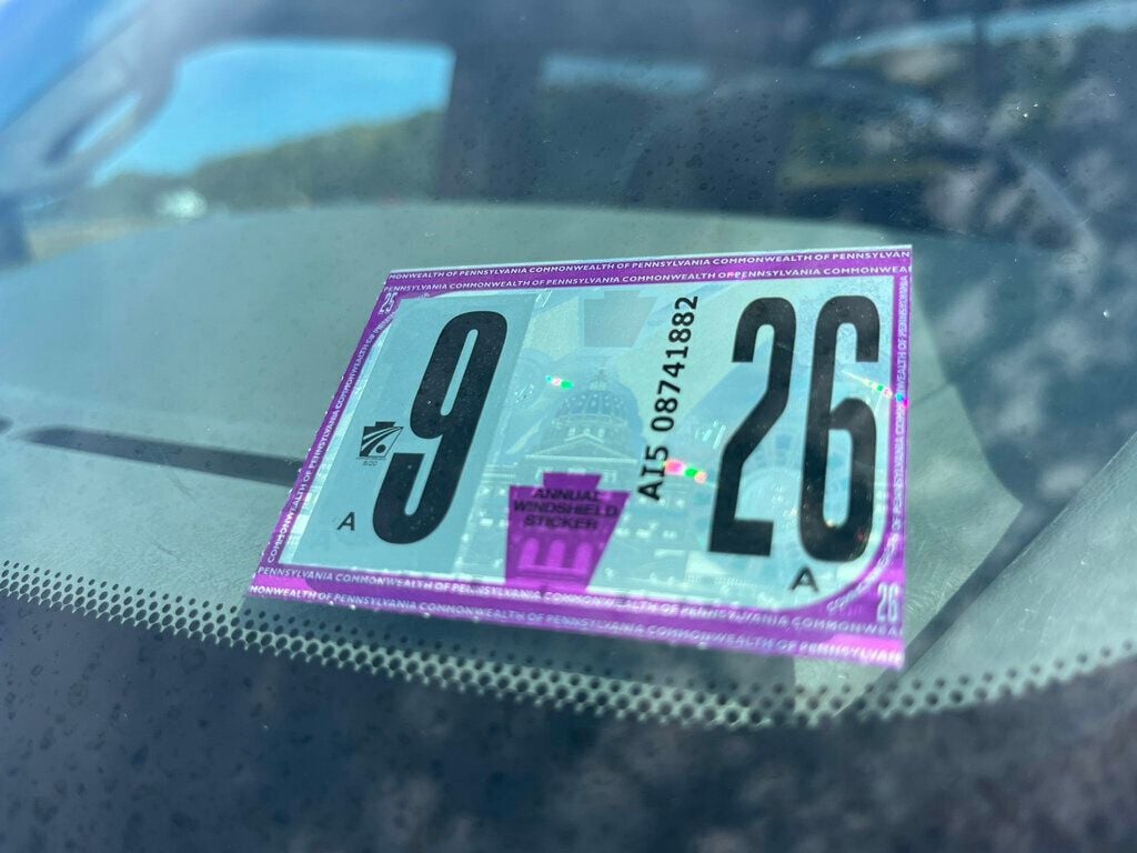 2003 Ford Super Duty F-350 SRW 1-Owner RUST FREE 4x4 Utility Truck - 22916552 - 29