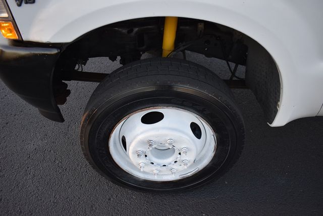 2003 Ford Super Duty F-450 DRW Reg Cab 165" WB 84" CA XL - 22338258 - 23