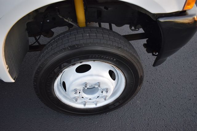 2003 Ford Super Duty F-450 DRW Reg Cab 165" WB 84" CA XL - 22338258 - 26