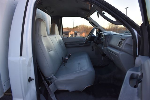 2003 Ford Super Duty F-450 DRW Reg Cab 165" WB 84" CA XL - 22338258 - 3