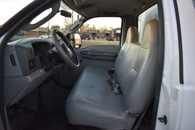 2003 Ford Super Duty F-450 DRW Reg Cab 165" WB 84" CA XL - 22338258 - 4