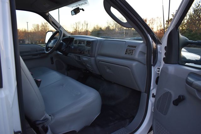 2003 Ford Super Duty F-450 DRW Reg Cab 165" WB 84" CA XL - 22338258 - 5