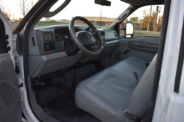 2003 Ford Super Duty F-450 DRW Reg Cab 165" WB 84" CA XL - 22338258 - 6