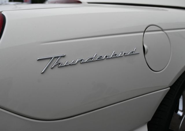 2003 Ford Thunderbird Base Trim - 23045688 - 7