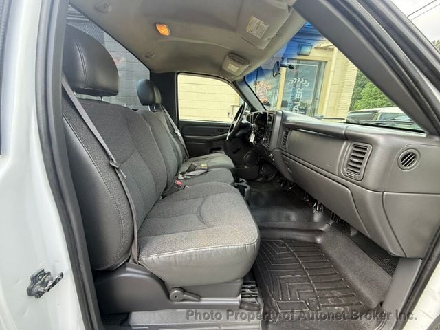 2003 GMC Sierra 2500HD Reg Cab 133" WB Work Truck - 23057002 - 17