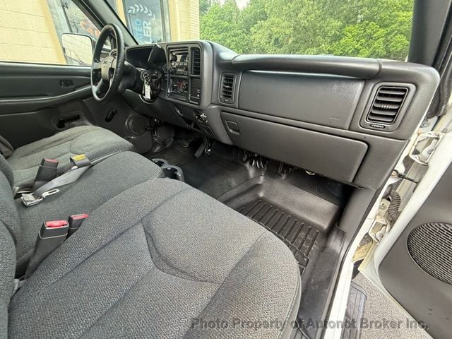 2003 GMC Sierra 2500HD Reg Cab 133" WB Work Truck - 23057002 - 18
