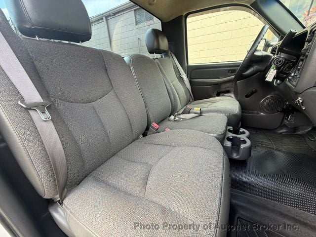 2003 GMC Sierra 2500HD Reg Cab 133" WB Work Truck - 23057002 - 19