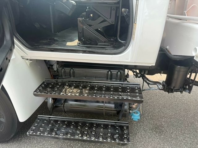 2003 International 4400 20 YARD REAR PACKER SINGLE AXLE GARBAGE TRUCK LOW MILES FINANCING AVAILABLE - 22842964 - 22