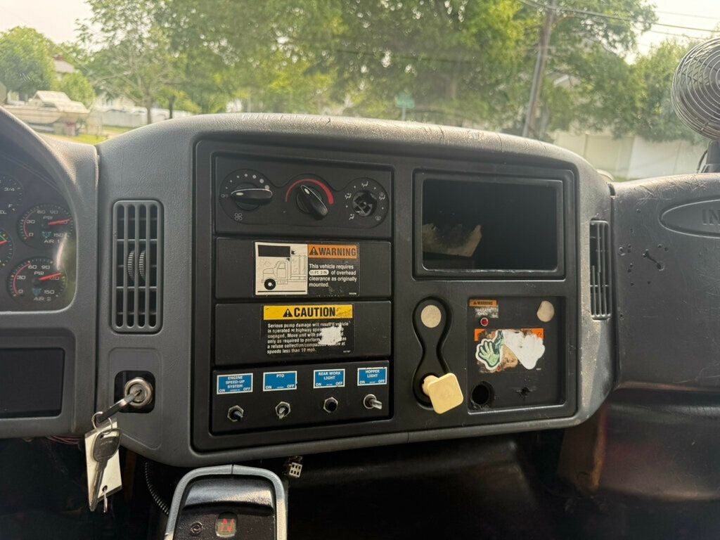 2003 International 4400 20 YARD REAR PACKER SINGLE AXLE GARBAGE TRUCK LOW MILES FINANCING AVAILABLE - 22842964 - 28